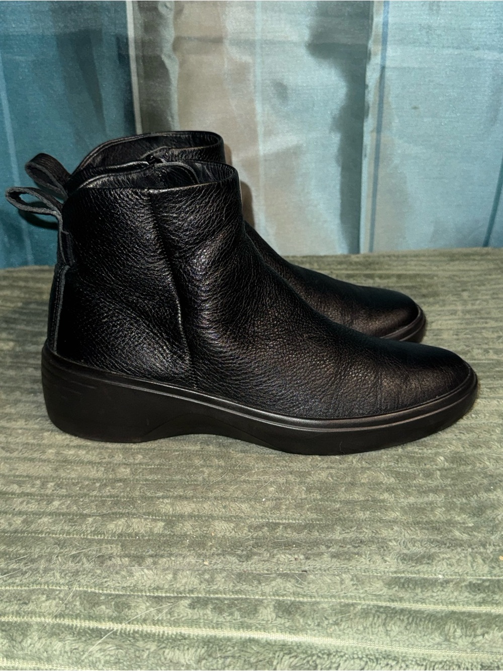 Ecco Black Leather Side-Zip Ankle Boots